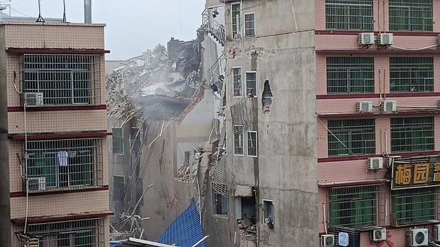 长沙一6层楼倒塌救援直击