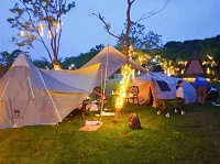 这个五一有草地的地方就有帐篷 假期露营火了