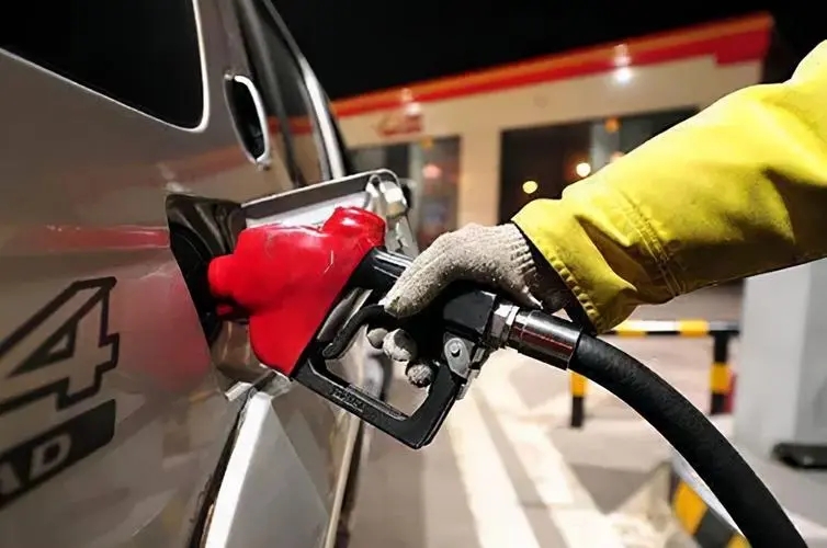 2022年油价下跌新消息：国际原油下跌汽油价格跌了吗？